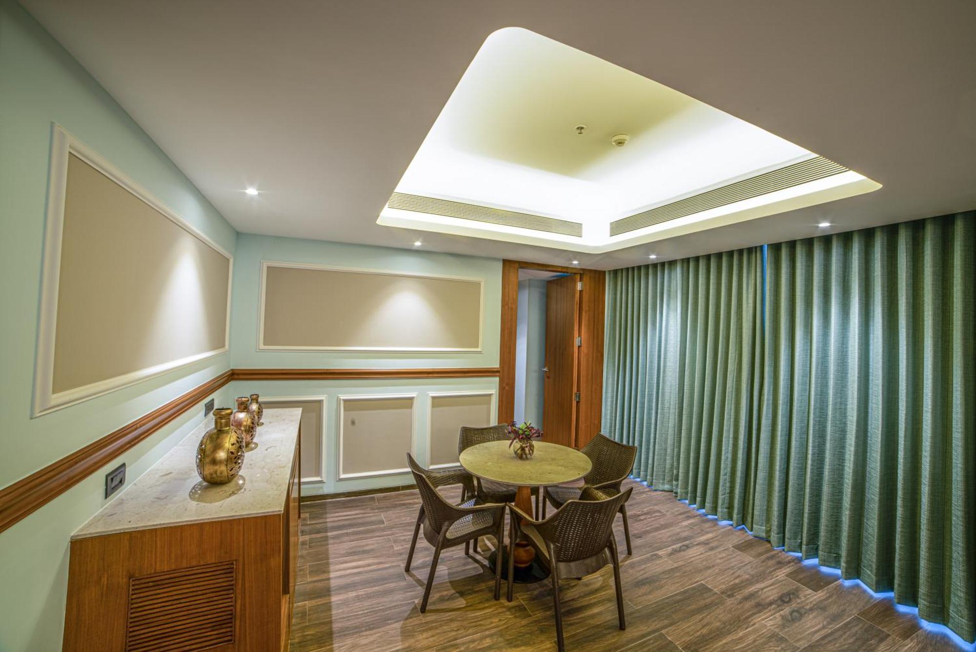 Gift City Club, A Member Of Radisson Individuals Ґандінаґар Екстер'єр фото