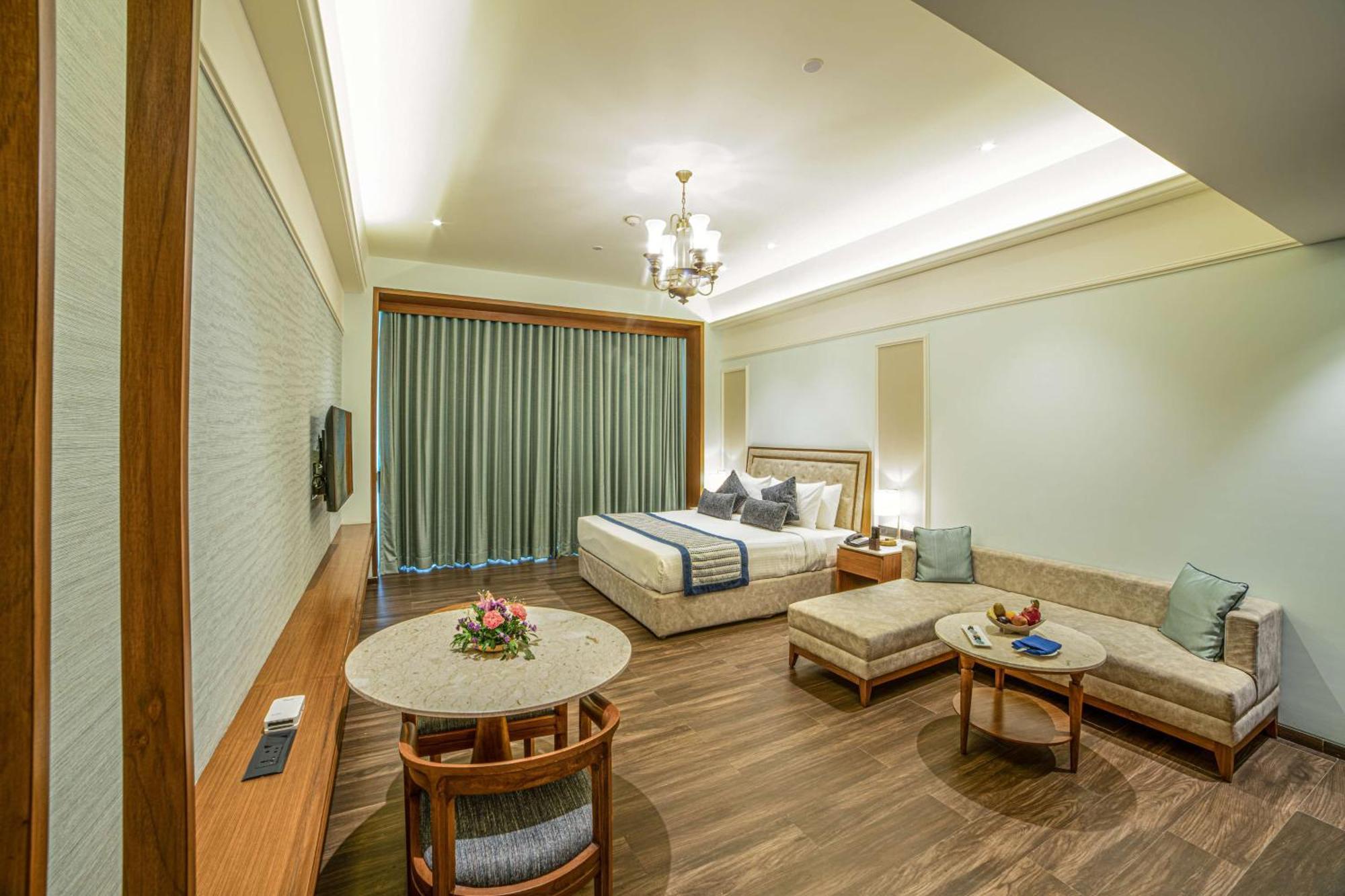 Gift City Club, A Member Of Radisson Individuals Ґандінаґар Екстер'єр фото