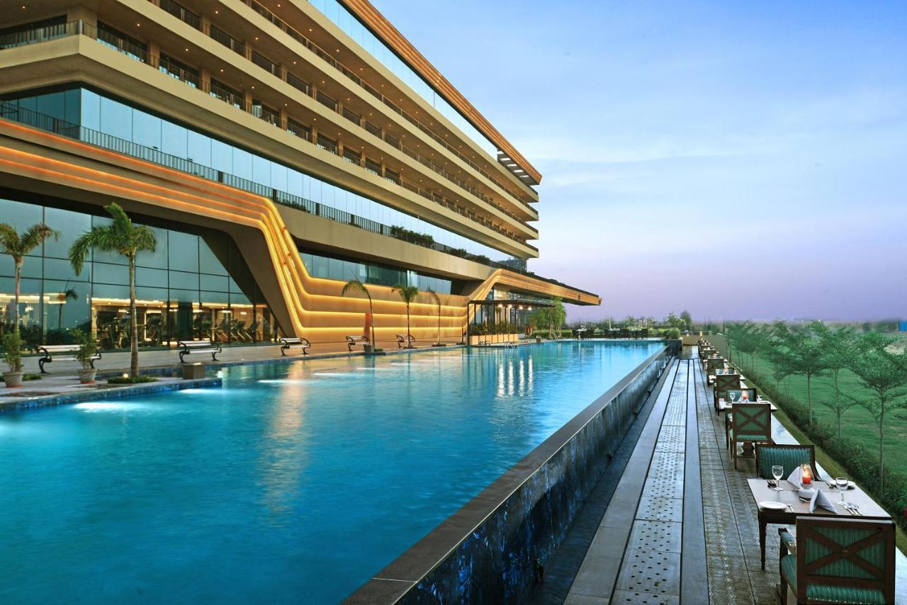 Gift City Club, A Member Of Radisson Individuals Ґандінаґар Екстер'єр фото